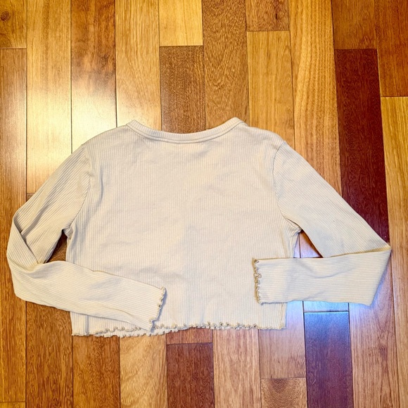 Sunday Best | Tan cropped ribbed button-up cardigan with ruffled sleeves - Picture 4 of 4